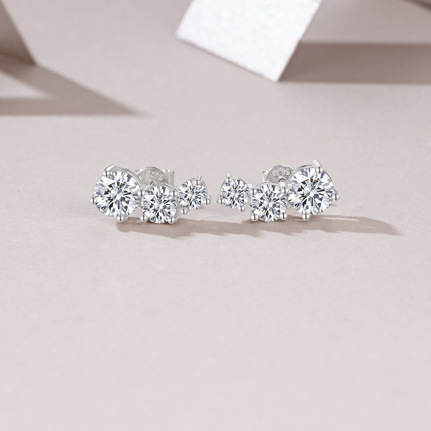 A Luxurious And Fashionable Minimalist Jewelry Earring Set Featuring A 1-carat Top-quality Morganite, Made Of S925 Silver Electroplated With Platinum.