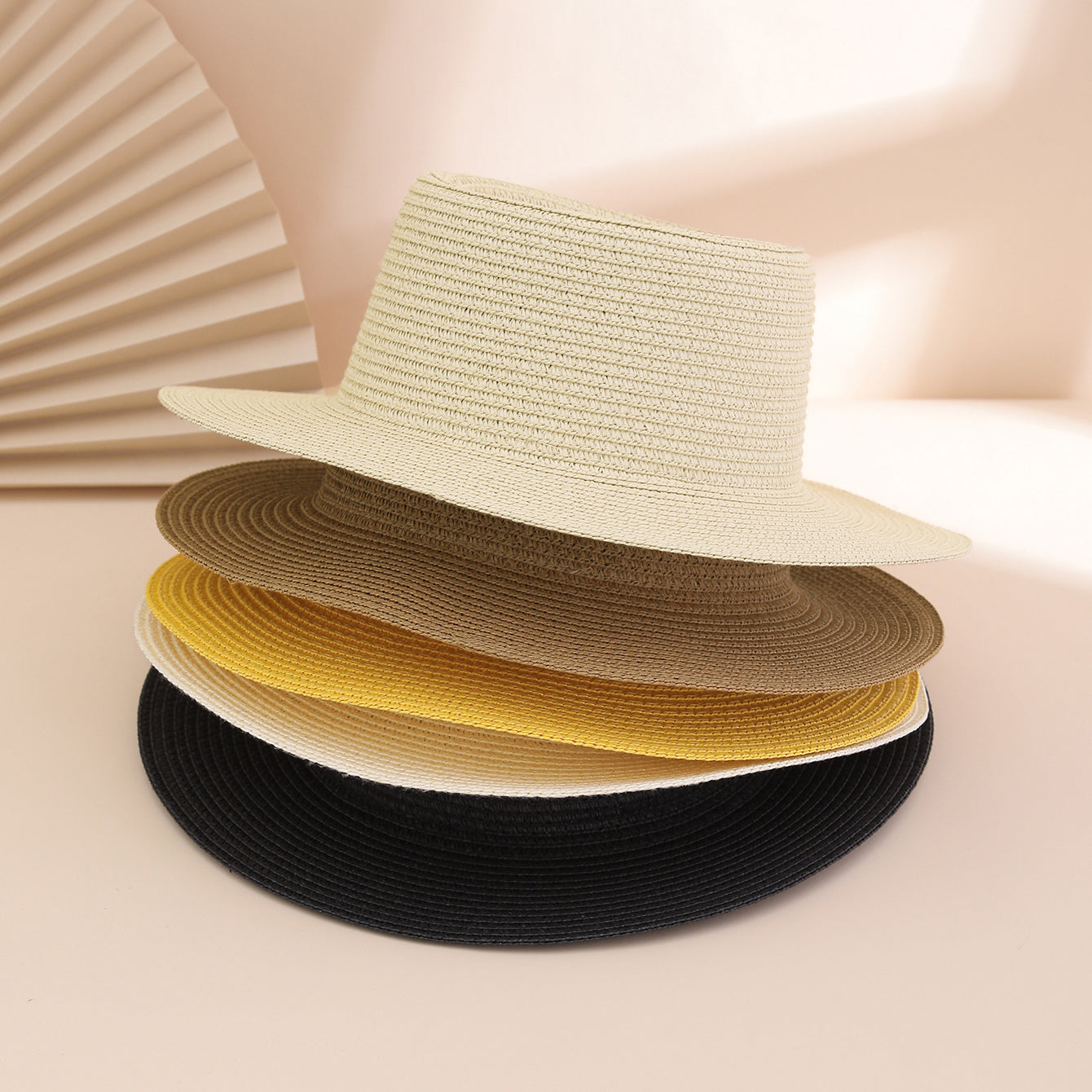 A Stylish And Versatile Sun Hat For Ladies, Featuring A Solid Color Broad Brim And Foldable Concave Top. Perfect For Outdoor Travel, Beach Vacations.