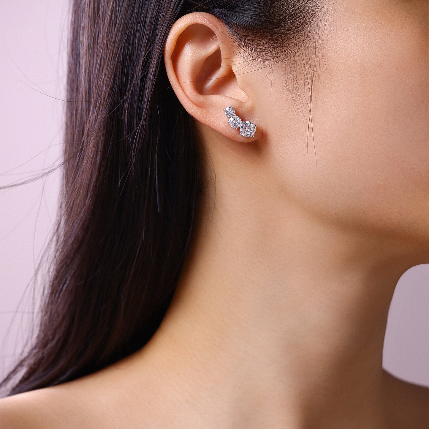 A Luxurious And Fashionable Minimalist Jewelry Earring Set Featuring A 1-carat Top-quality Morganite, Made Of S925 Silver Electroplated With Platinum.