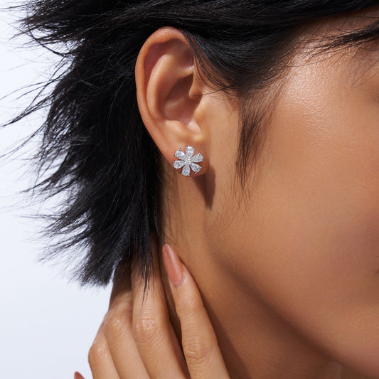 A Luxurious And Fashionable Minimalist Jewelry Earring Set Featuring Top-quality Moissanite Stones, Made Of S925 Silver Electroplated With Platinum.